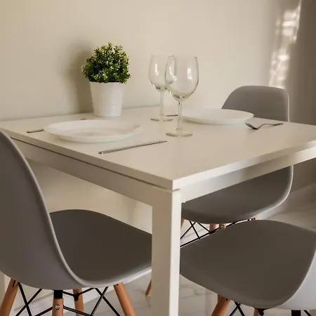 Olive 102 Apartment *